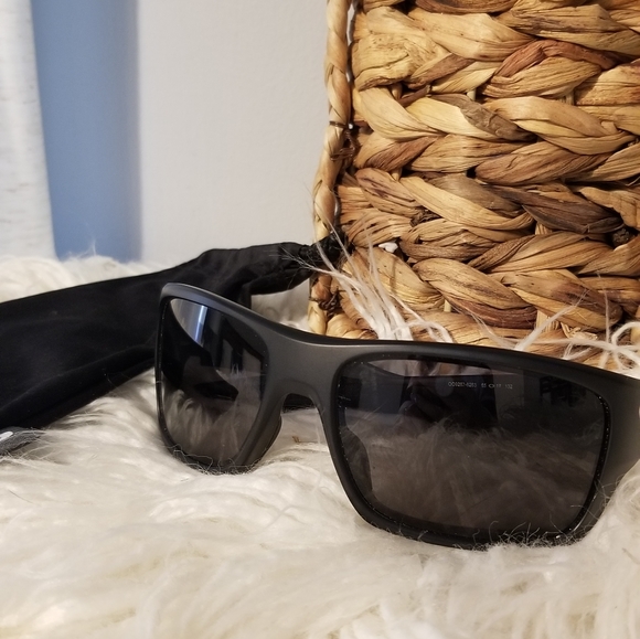 🕶 OAKLEY SUNGLASSES - Picture 5 of 12